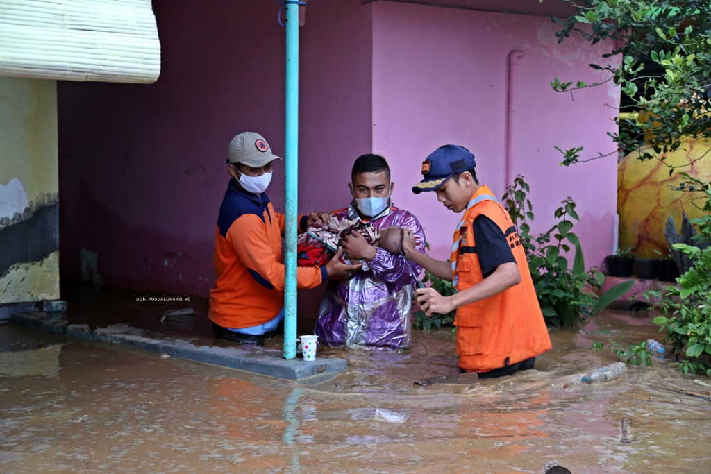 Evakuasi Masyarakat Terdampak Banjir